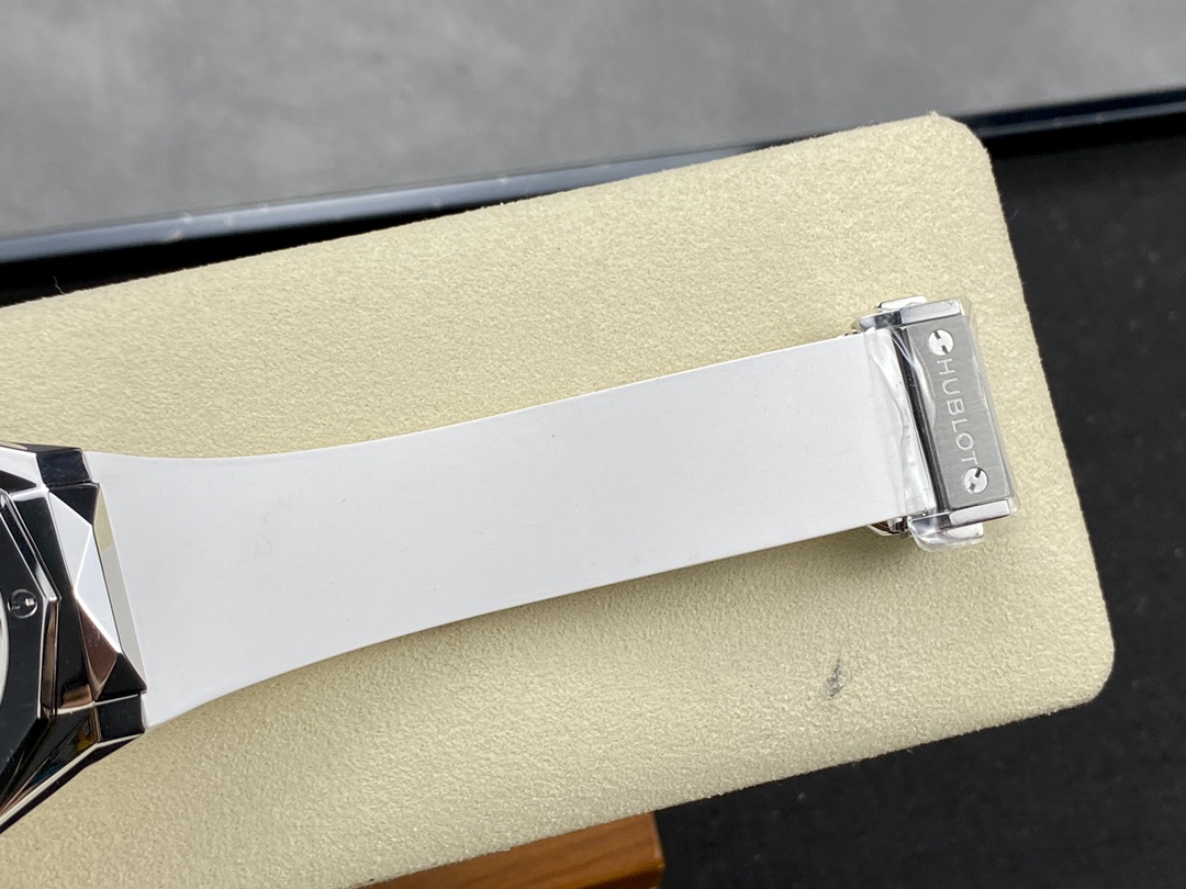 Hublot Classic Fusion 550.NS.2200.RW.ORL20 40 mm