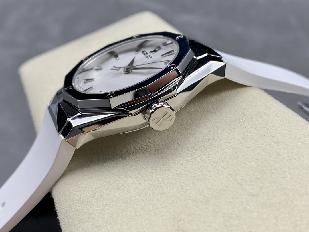 Hublot Classic Fusion 550.NS.2200.RW.ORL20 40 mm