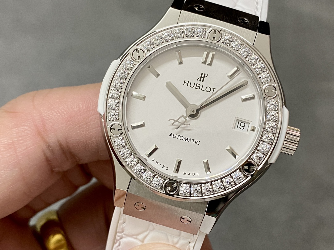 Hublot Classic Fusion Automatic 542.NE.2010.LR.1204