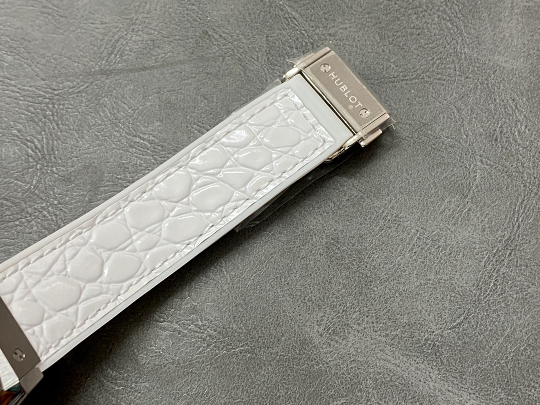 Hublot Classic Fusion Automatic 542.NE.2010.LR.1204