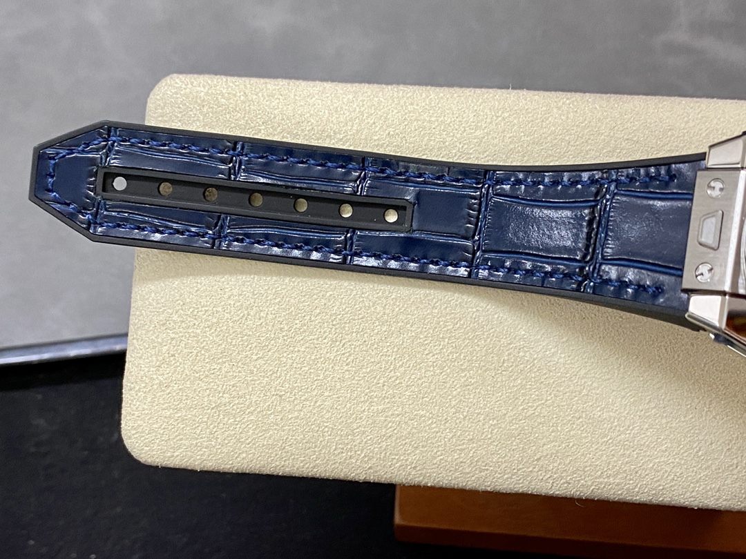 Hublot Big Bang One Click 465.sx.7170.lr.1204 39mm Ladies Watch