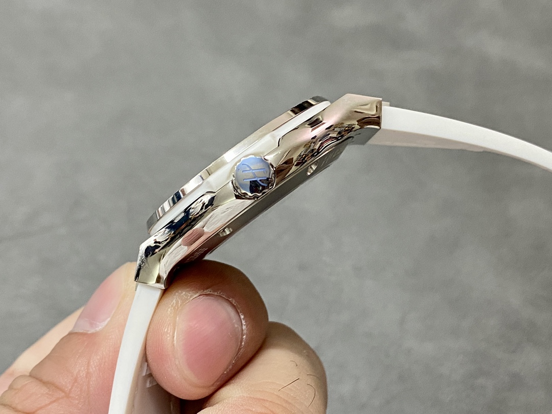 Hublot Classic Fusion Automatic 542.NE.2010.LR.1204