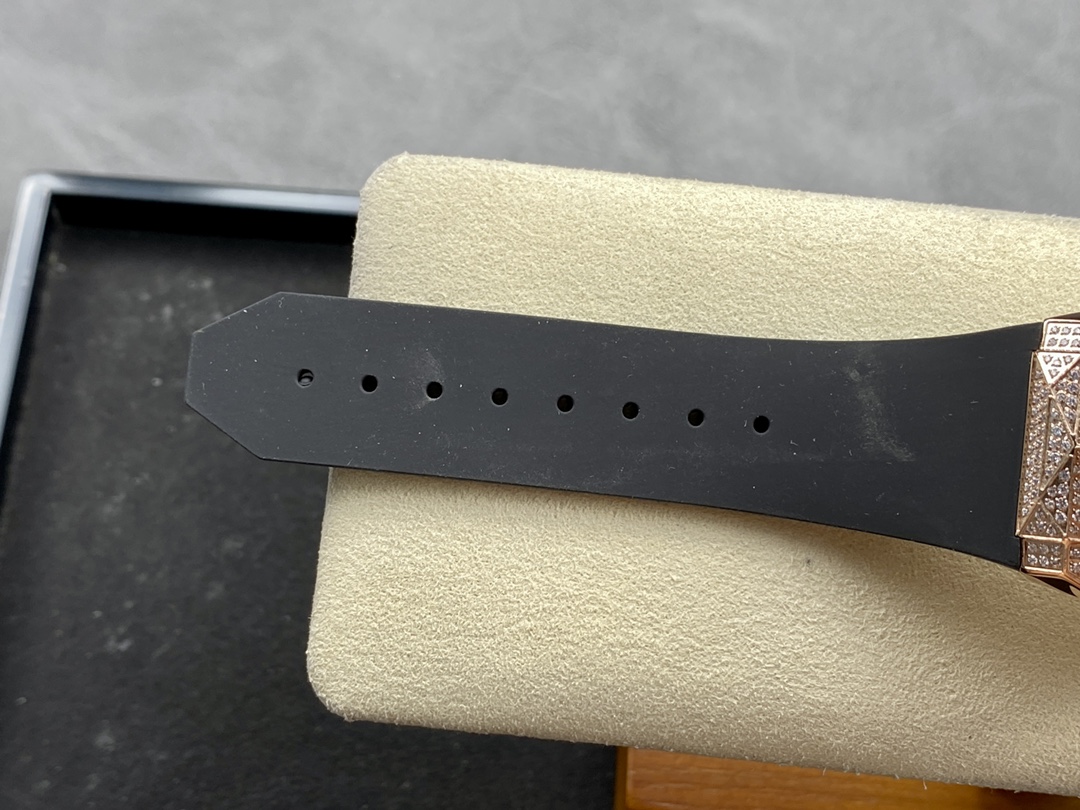 Hublot Classic Fusion 550.OS.1800.RX.1604.ORL19 40mm