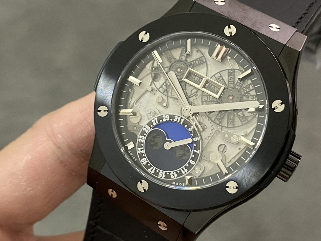 Hublot Classic Fusion Aerofusion Moonphase 547.CX.0170.LR 42mm