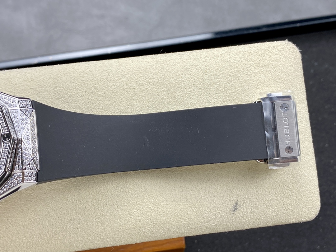 Hublot Classic Fusion 550.NS.1800.RX.1604.ORL19 40mm