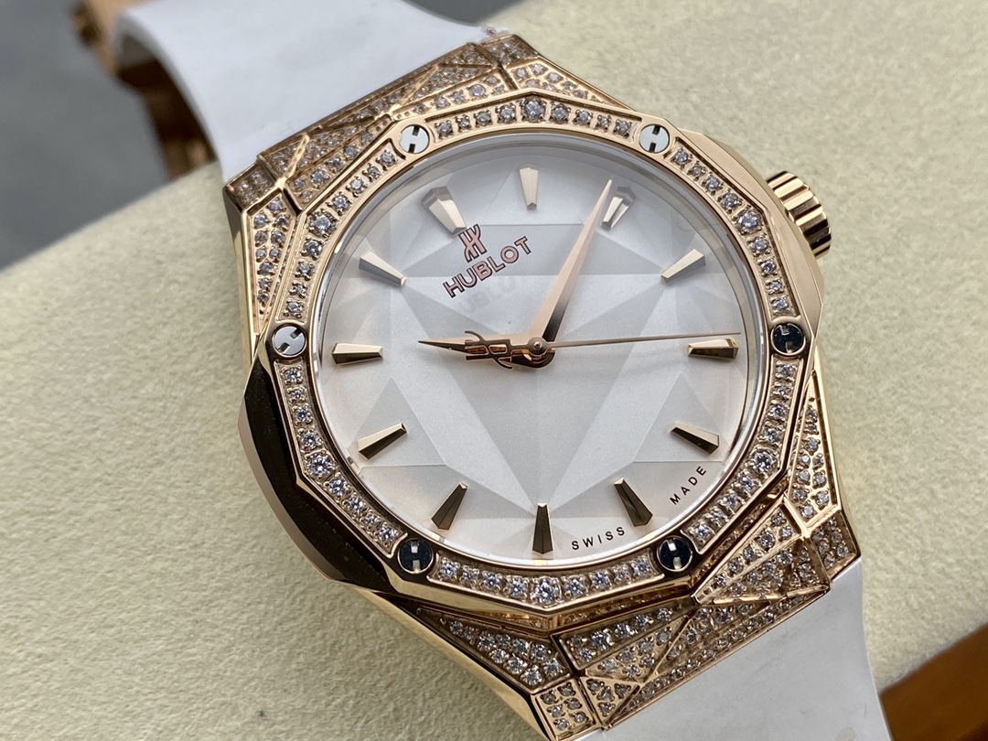 Hublot Classic Fusion 550.OS.2200.RW.1604.ORL20 40mm