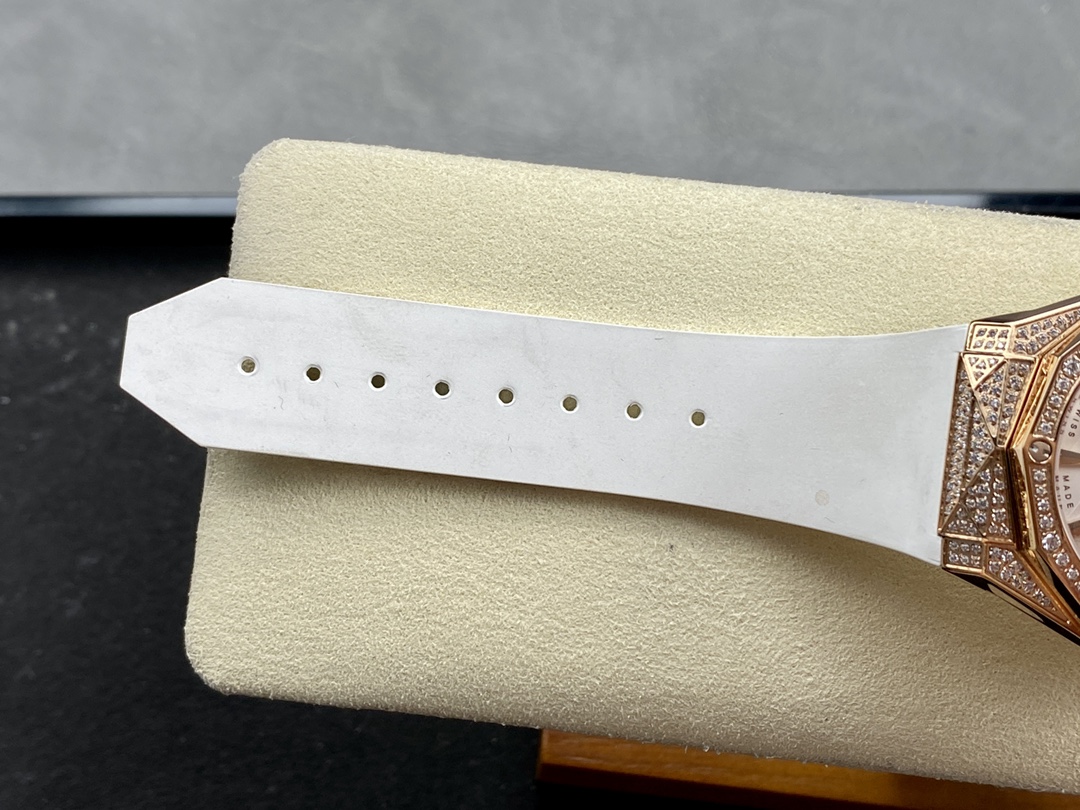 Hublot Classic Fusion 550.OS.2200.RW.1604.ORL20 40mm