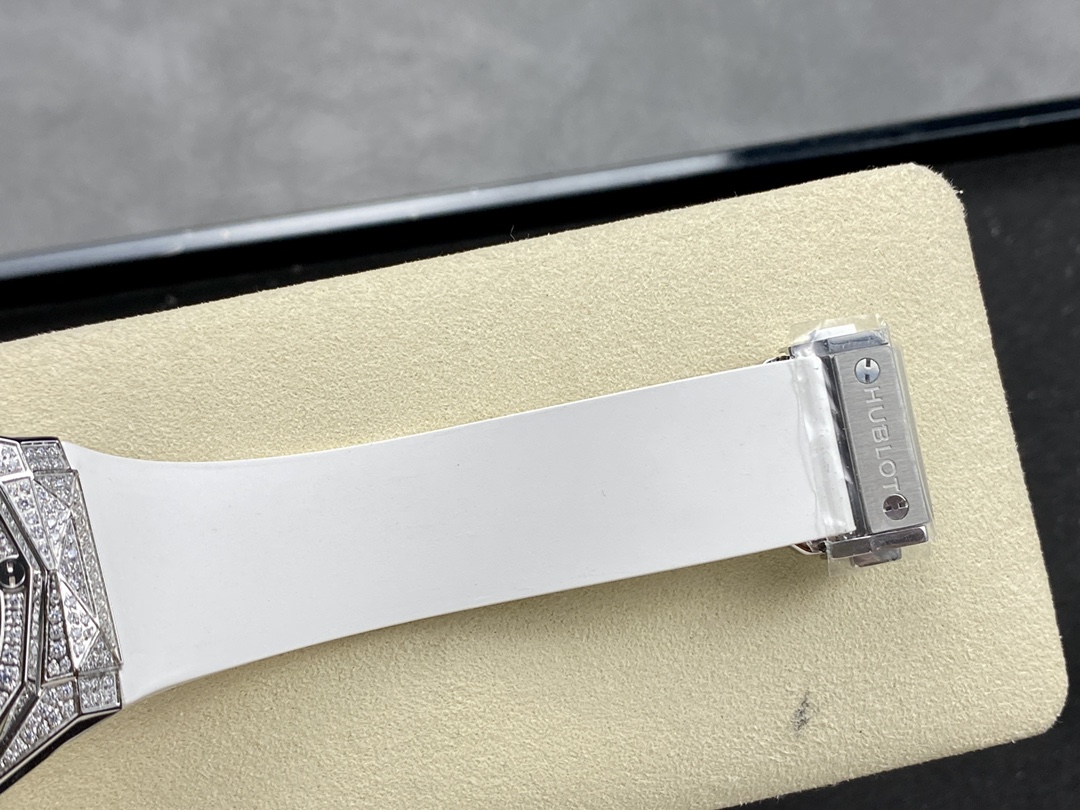 Hublot Classic Fusion 550.NS.2200.RW.1604.ORL20 40mm