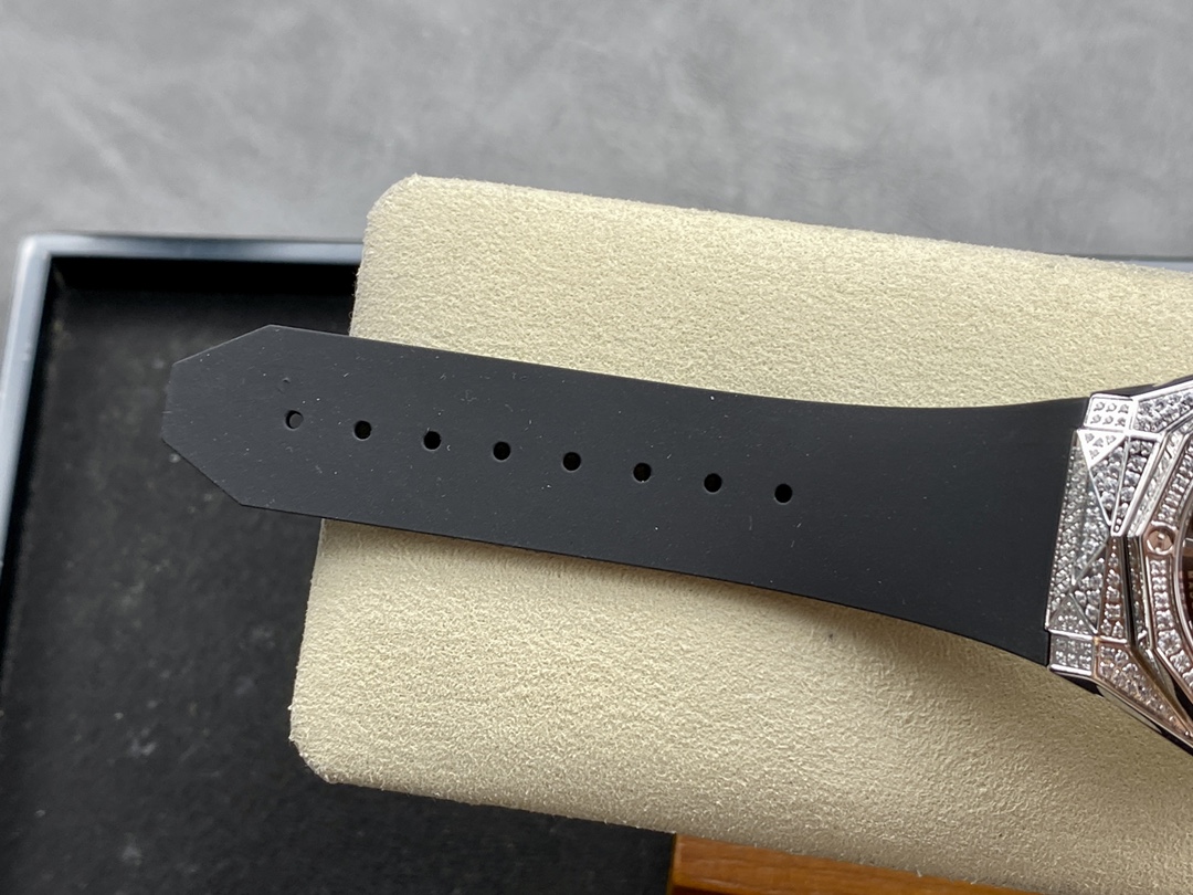 Hublot Classic Fusion 550.NS.1800.RX.1604.ORL19 40mm