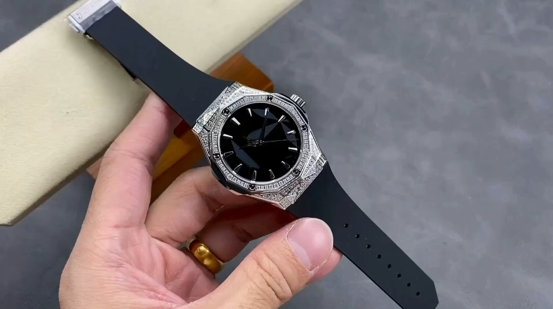 Hublot Classic Fusion 550.NS.1800.RX.1604.ORL19 40mm