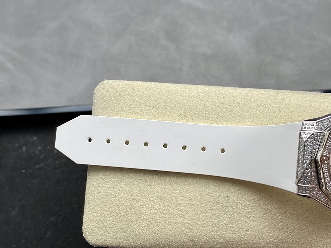 Hublot Classic Fusion 550.NS.2200.RW.1604.ORL20 40mm