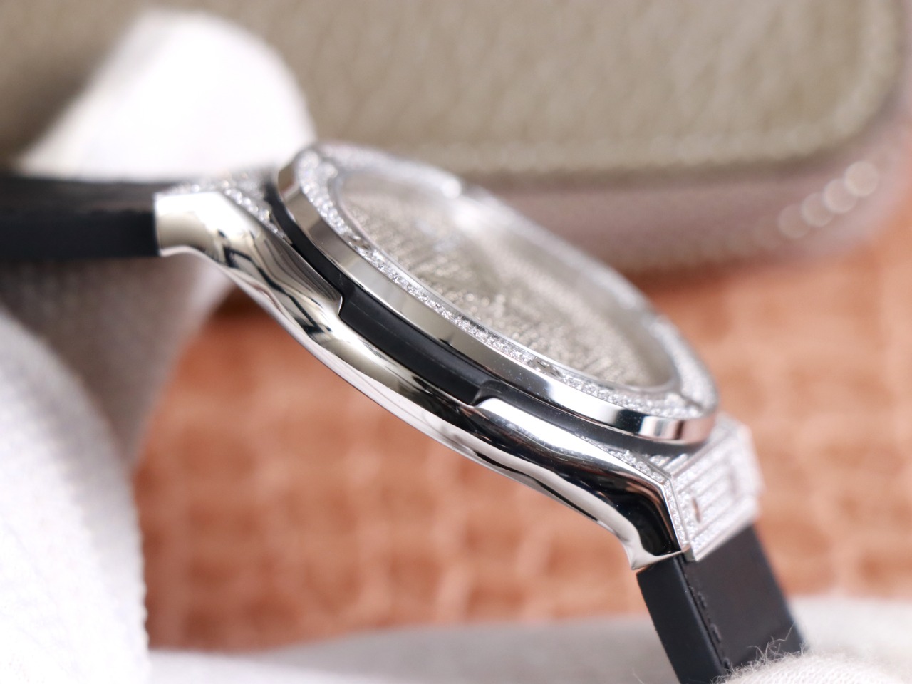 Hublot Classic Fusion Skull Titanium Full Pave 511.NX.9000.LR.1704.SKULL 45mm