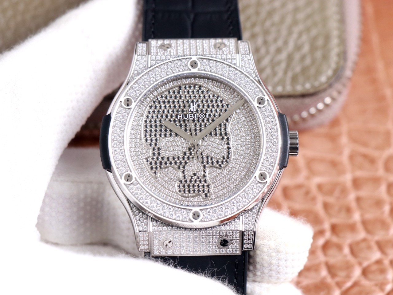 Hublot Classic Fusion Skull Titanium Full Pave 511.NX.9000.LR.1704.SKULL 45mm