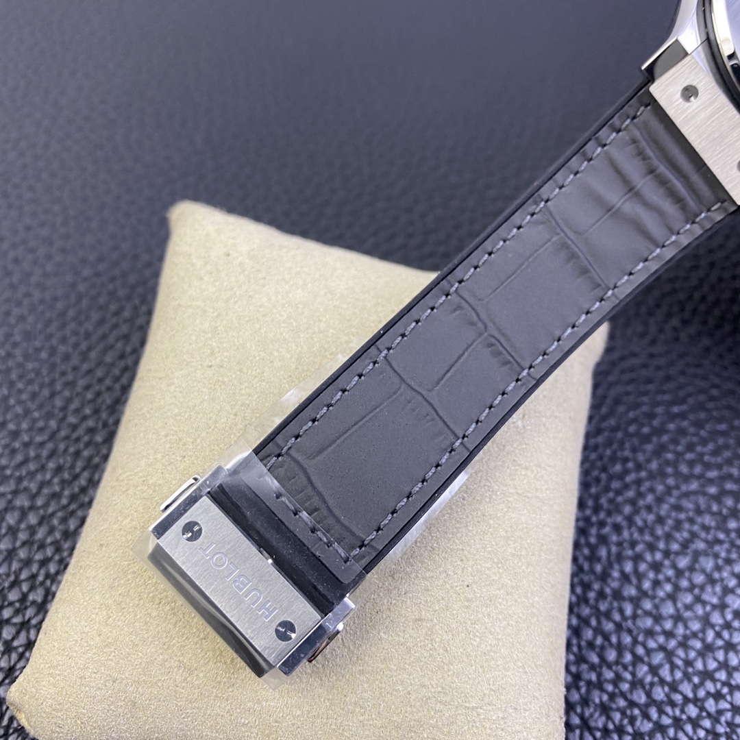 Hublot Classic Fusion 511.NX.7071.LR 45MM Grey Dial Mens