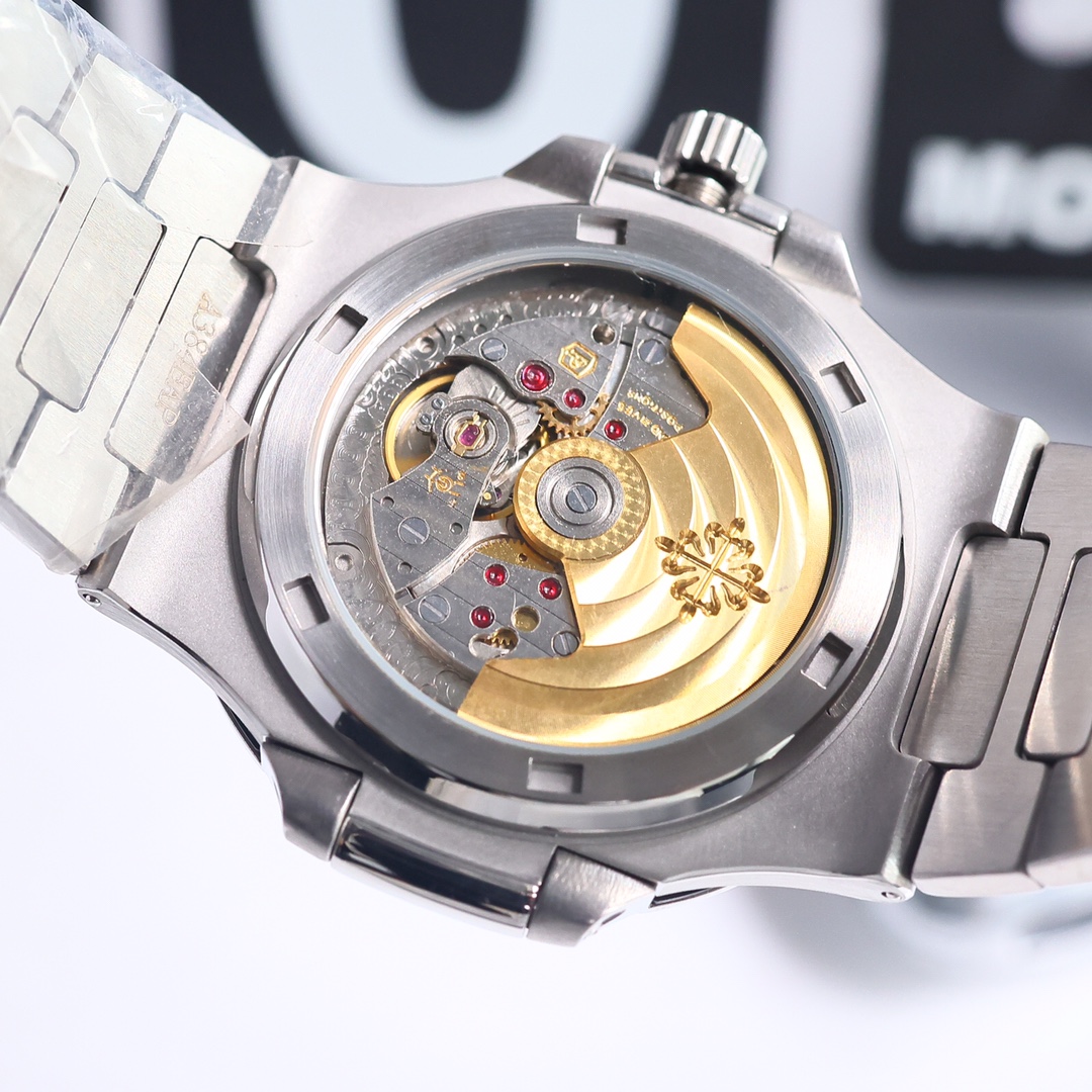 Replica Patek Philippe Nautilus 5711 113P 01 40mm Mens Watch