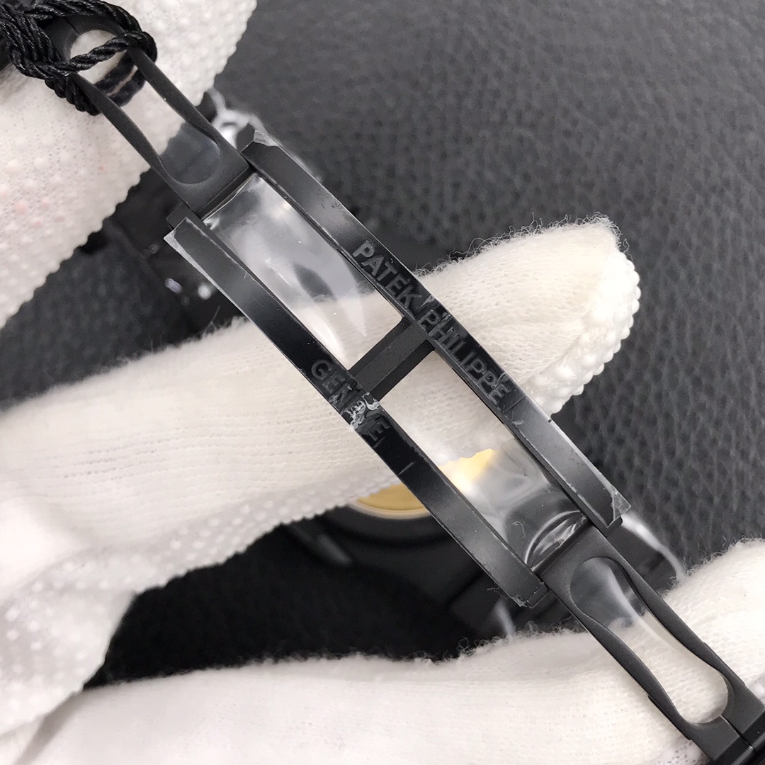 Replica Patek Philippe Nautilus Blue Dial 5711 40MM Mens Watch