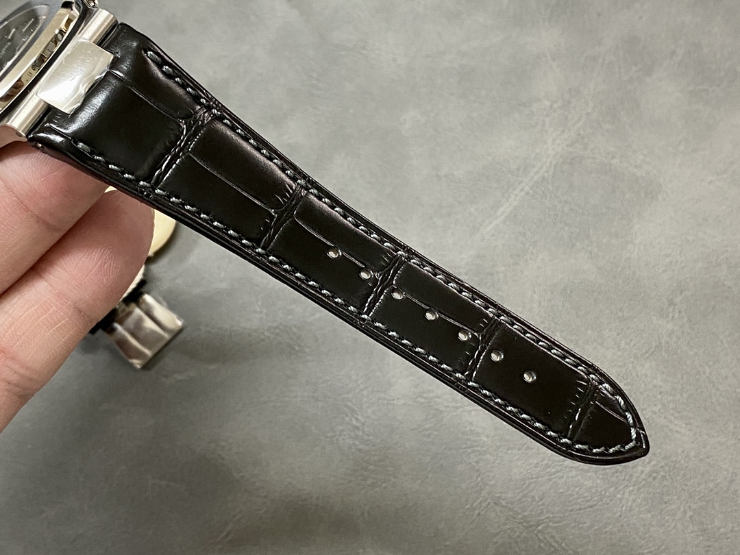 Replica Patek Philippe Nautilus 5712G 001 40mm Mens Watch