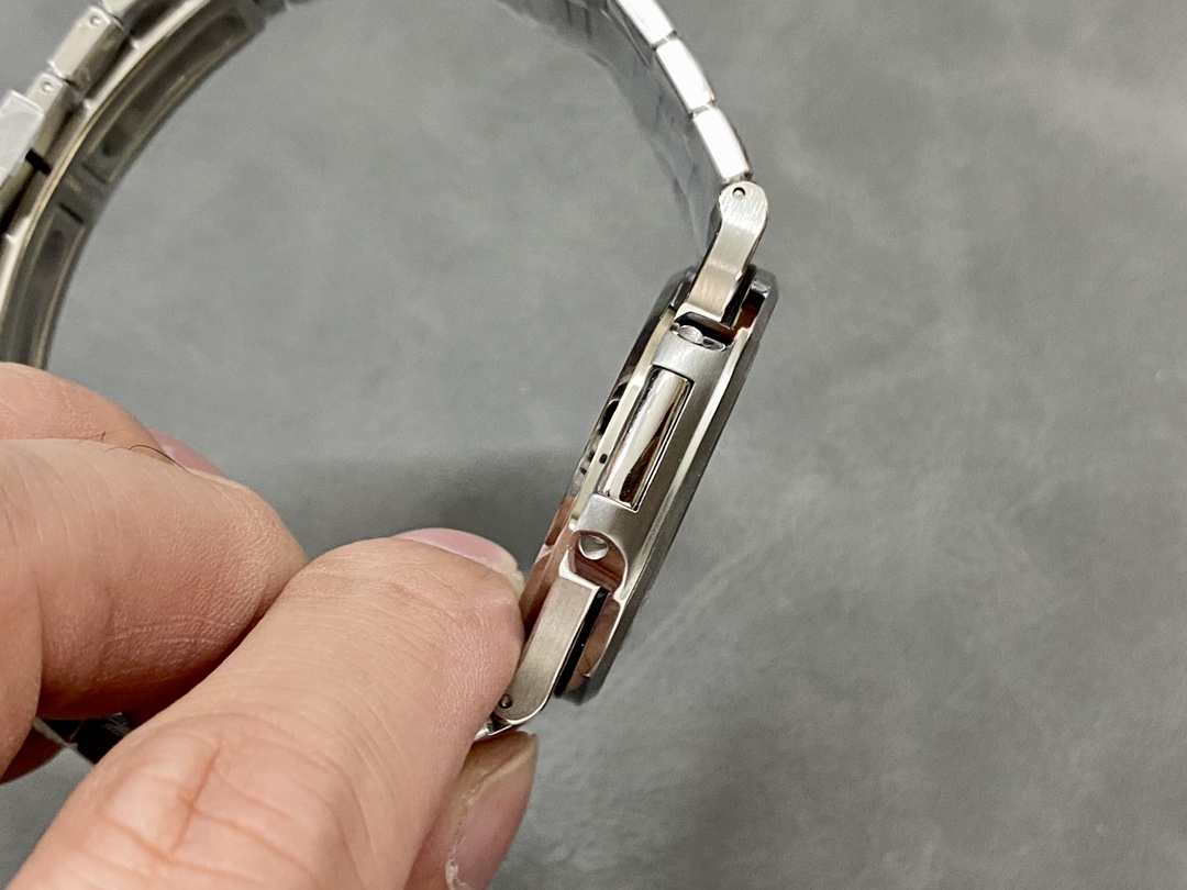 Replica Patek Philippe Nautilus 5711 1A 018 Green Dial 40mm Mens Watch