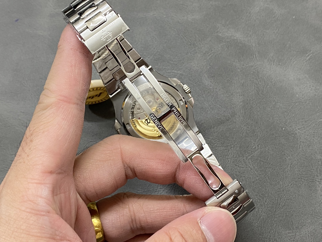 Replica Patek Philippe Nautilus 5711 1A 018 Green Dial 40mm Mens Watch