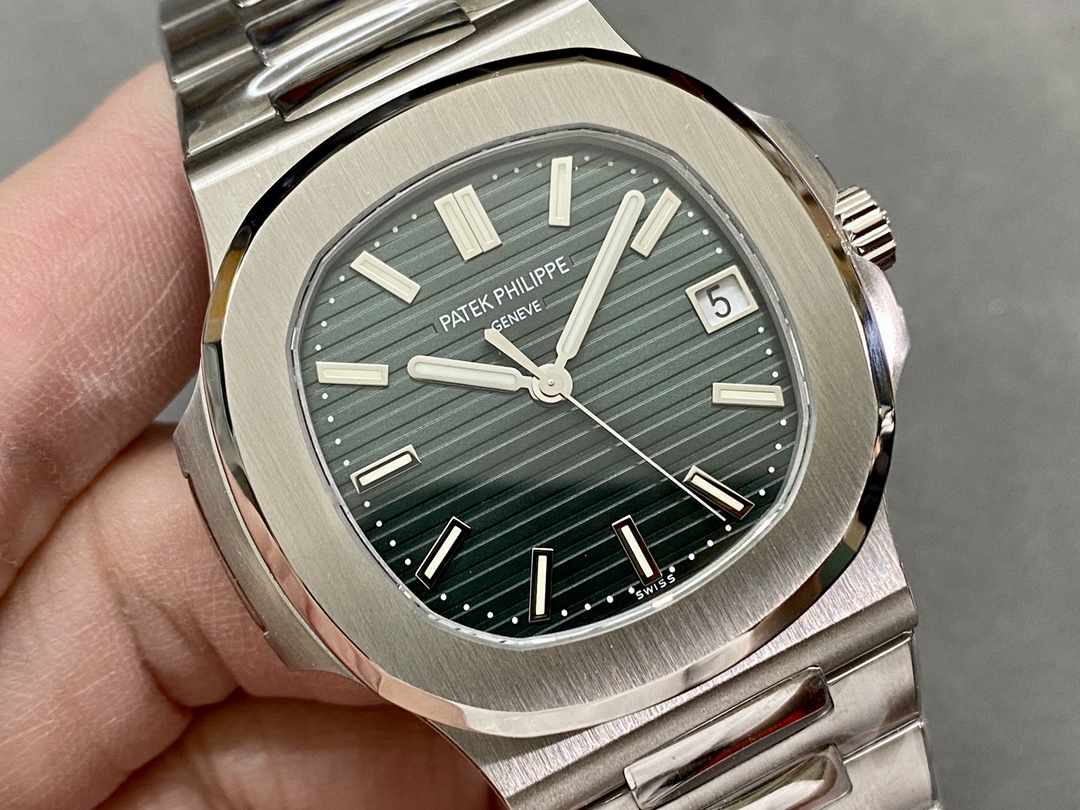 Replica Patek Philippe Nautilus 5711 1A Green Dial 40mm Mens Watch