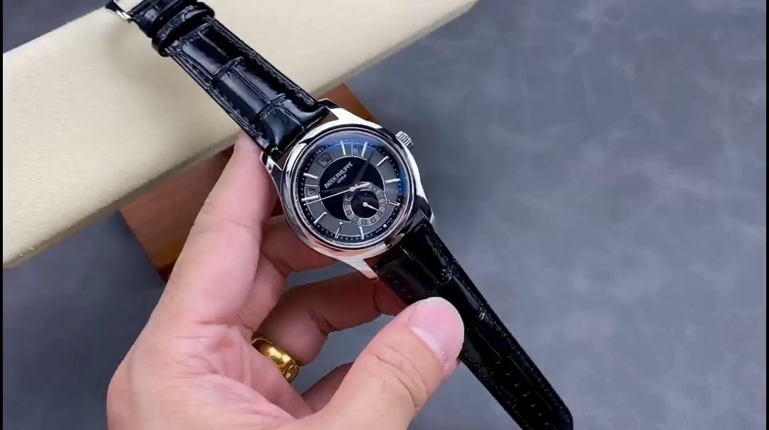 Replica Patek Philippe Complications Annual Calendar White Gold 5205G 010 40mm Mens Watch