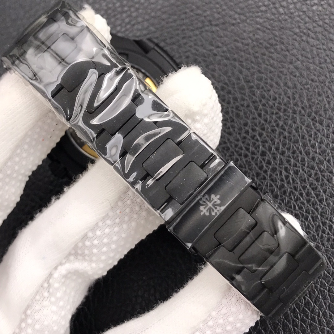 Replica Patek Philippe Nautilus Blue Dial 5711 40MM Mens Watch