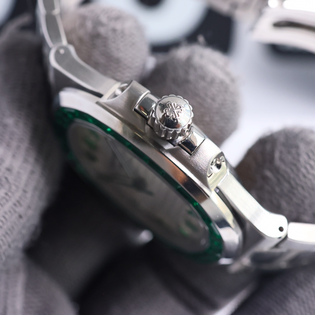 Replica Patek Philippe Nautilus 5711 113P 01 40mm Mens Watch