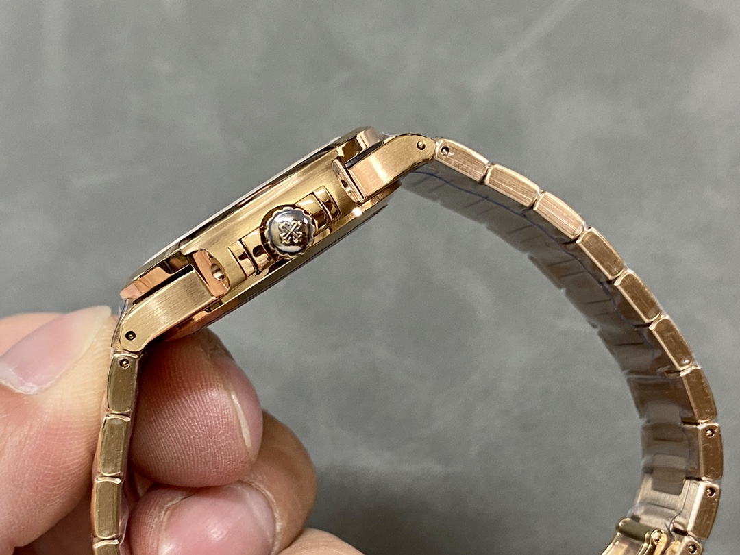 Replica Patek Philippe Nautilus 7118 1200R 001 Watch