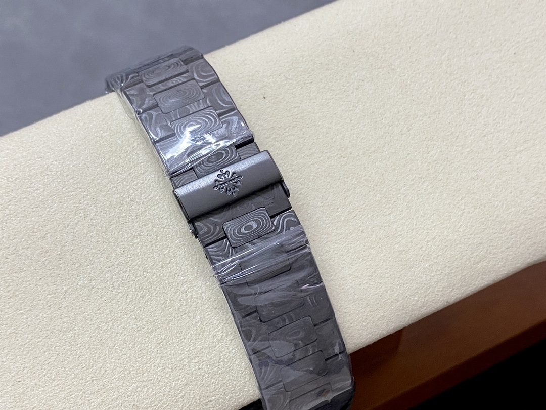 Patek Philippe Nautilus Carbon Fiber Case Black Dial 5711 40MM Watch