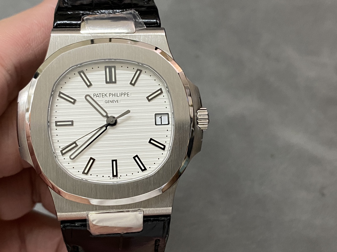 Patek Philippe Nautilus 5711 1A 40mm Mens Replica Watch
