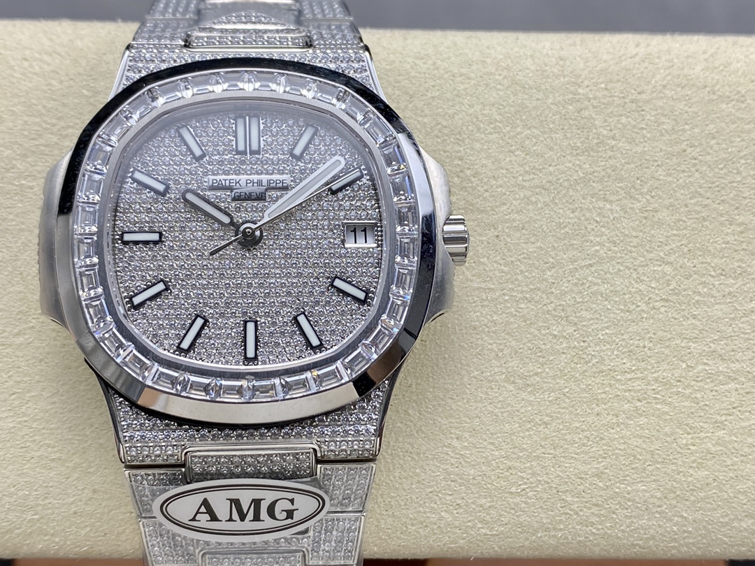 Patek Philippe Nautilus Diamond 5711 40mm & 35mm Replica Watch