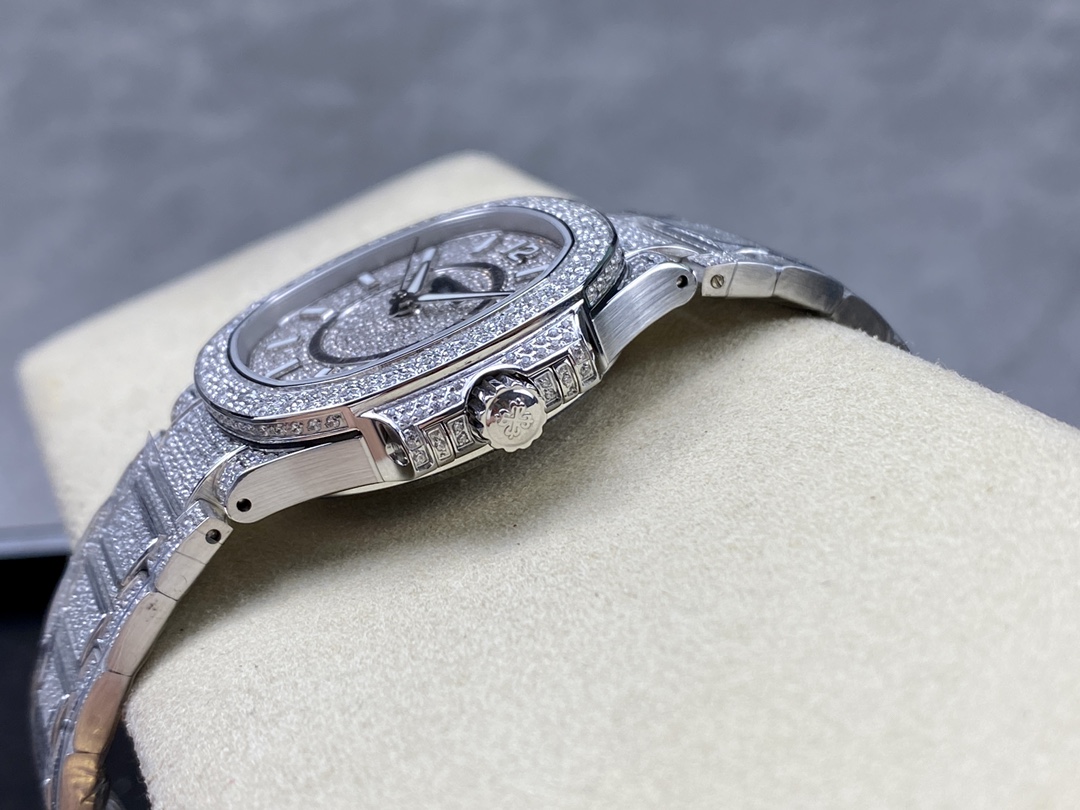 Patek Philippe Nautilus Diamond 5711 40mm & 35mm Replica Watch