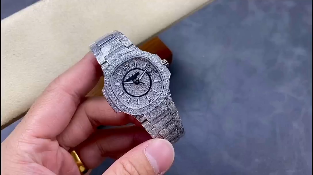 Patek Philippe Nautilus Diamond 5711 40mm & 35mm Replica Watch