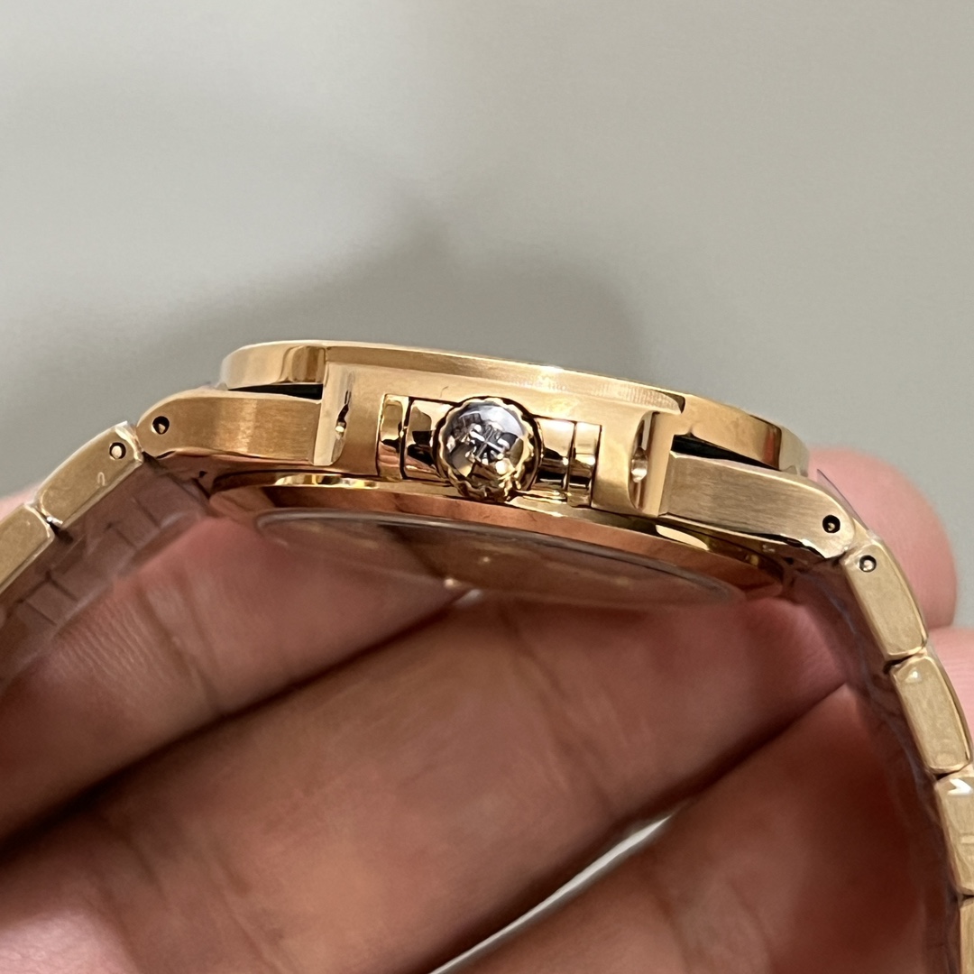 Patek Philippe Nautilus Ladies Rose Gold Gemset Bezel 7118 1300R 001