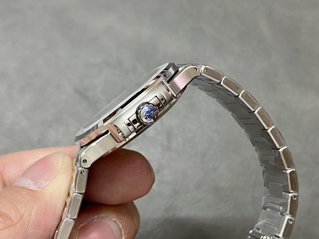 Patek Philippe Ladies Nautilus Blue Dial and Grey Dial 7118 1A 001 35.2mm