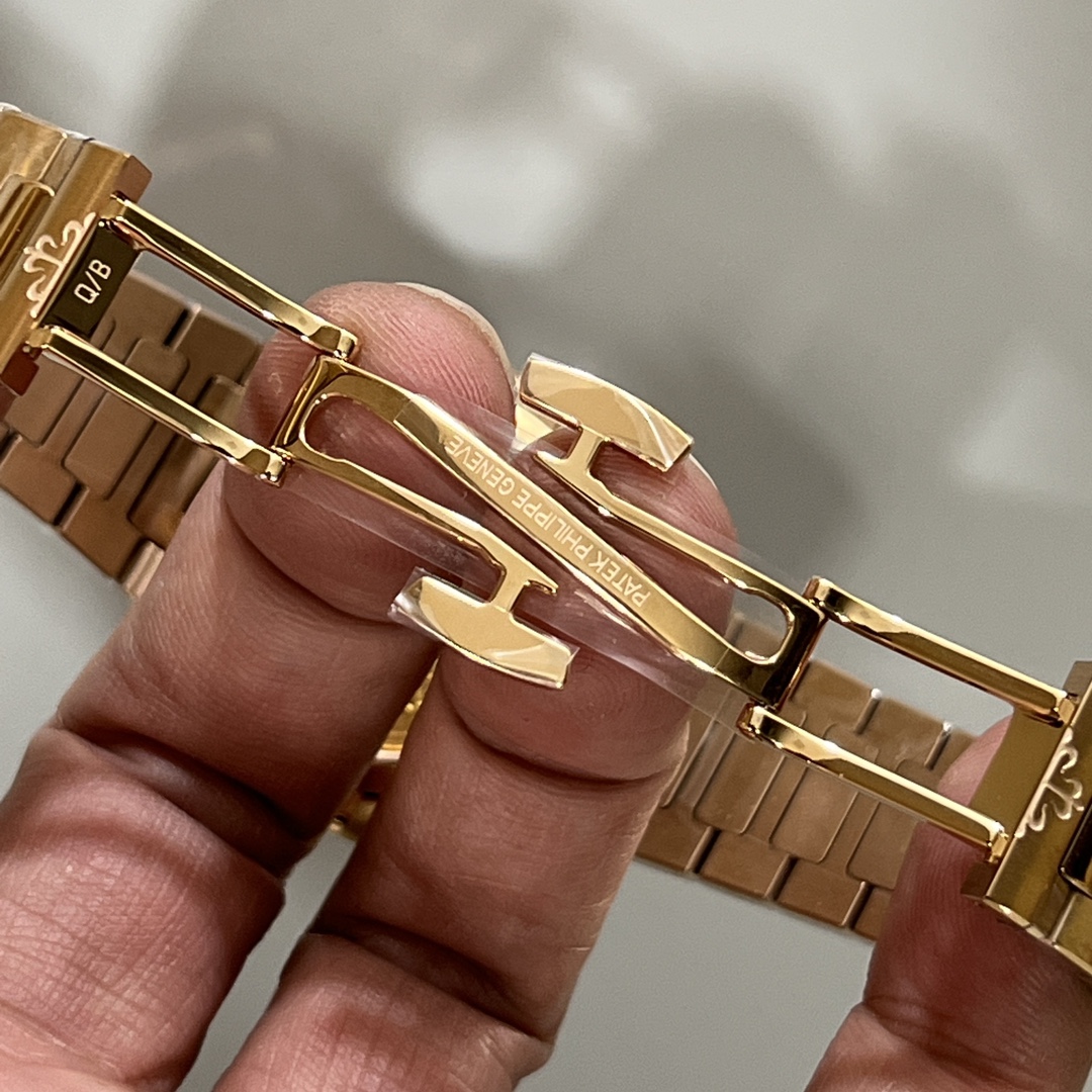 Patek Philippe Nautilus Ladies Rose Gold Gemset Bezel 7118 1300R 001