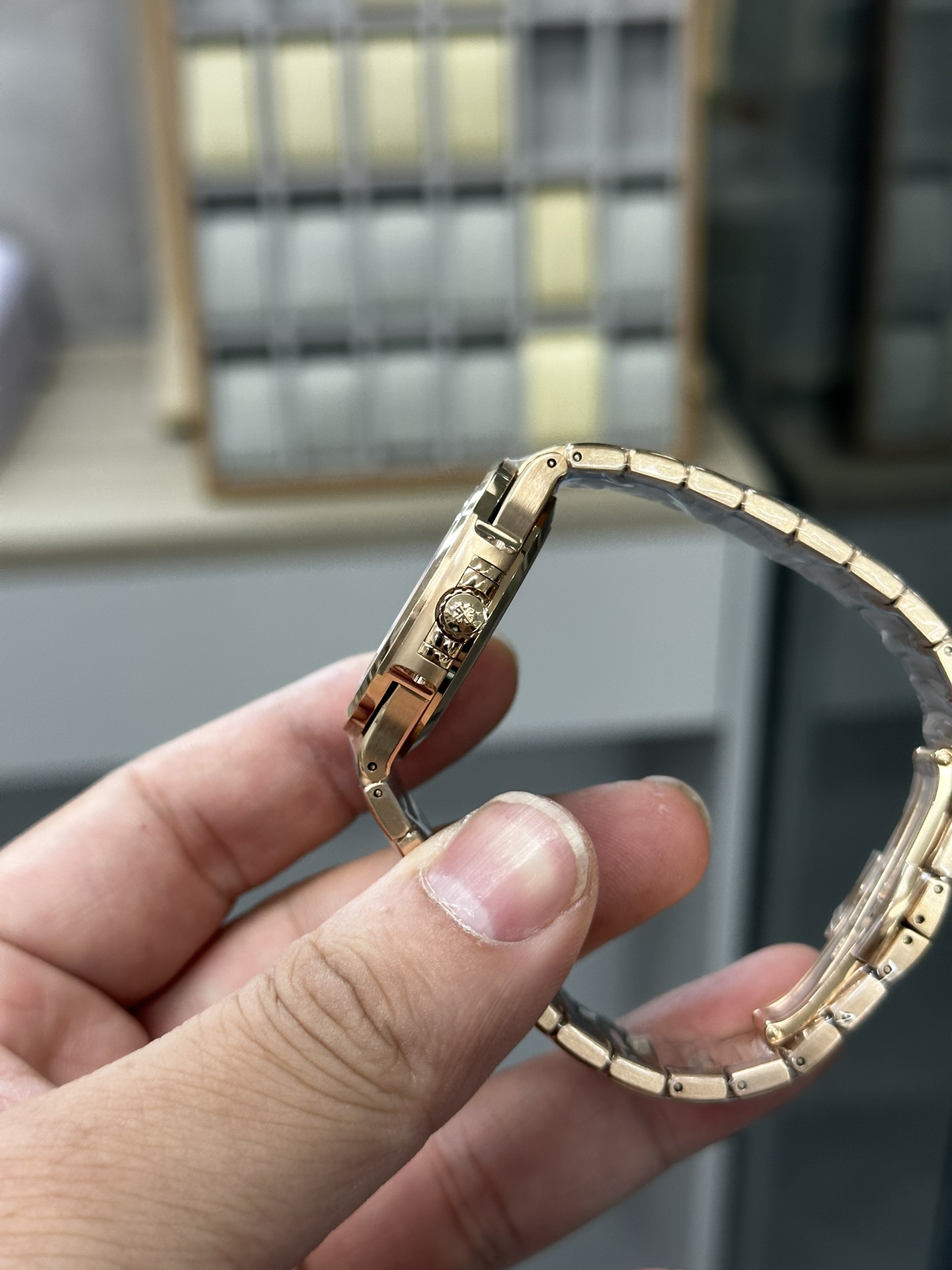 Patek Philippe Ladies Nautilus Golden Dial Rose Gold 7118 1200R 010