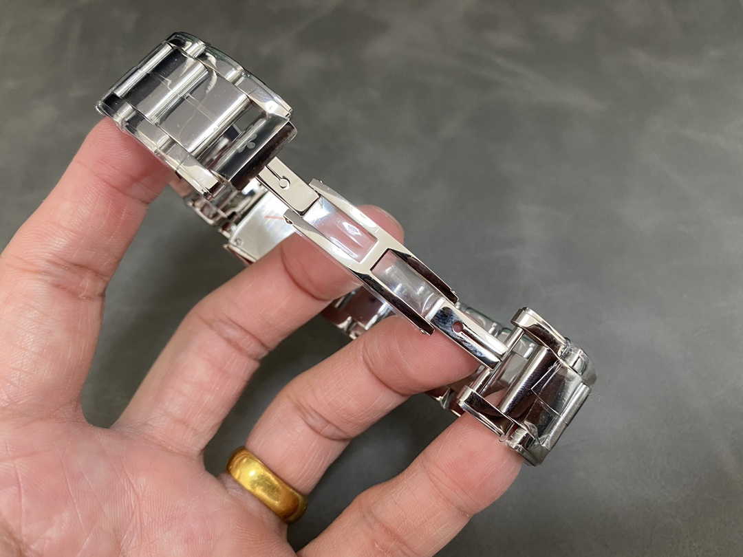 Patek Philippe Twenty-4 4910 1200A 010 Ladies Quartz 25x30mm