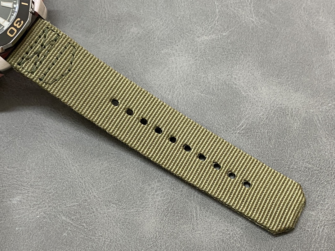 Tag Heuer Aquaracer Grey Dial Men's Watch WAY101L.FC8222 Quartz 43mm