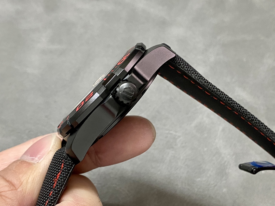 Tag Heuer Aquaracer Calibre 5 Automatic Black Dial WAY208A.FC6381 Mens