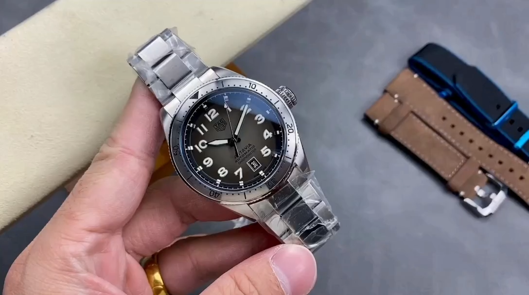 Tag Heuer Autavia Calibre 5 Chronometer WBE5114.EB0173 42mm Mens Watch