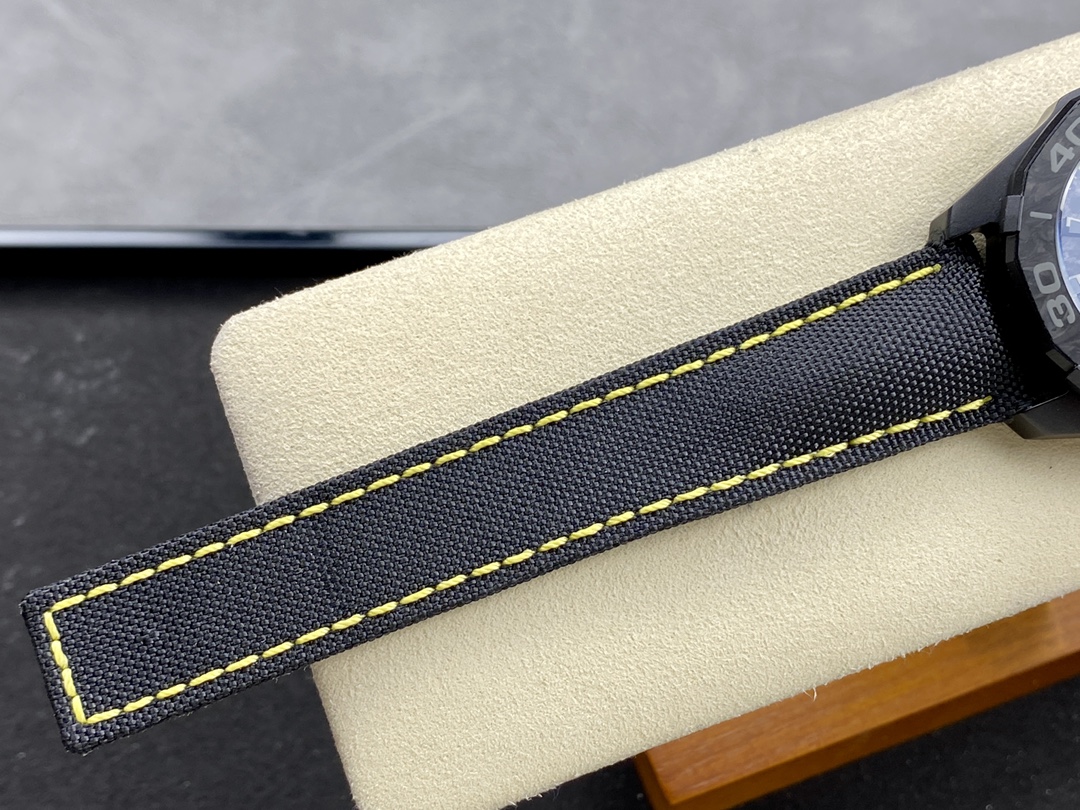 Tag Heuer Aquaracer Carbon Dial WBD218B.FC6446 41mm