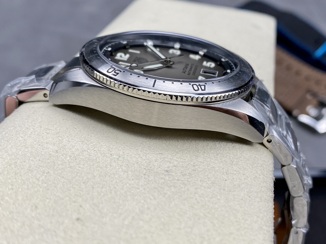 Tag Heuer Autavia Calibre 5 Chronometer WBE5114.EB0173 42mm Mens Watch