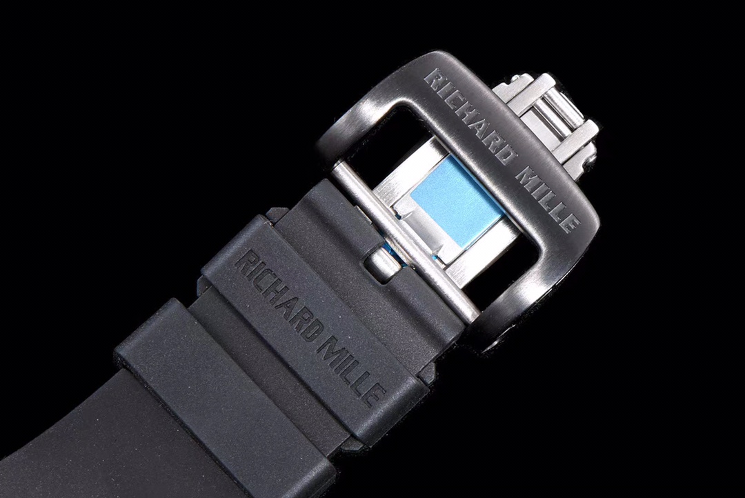 Richard Miller RM 057 NTPT Carbon Fiber Black Rubber Strap