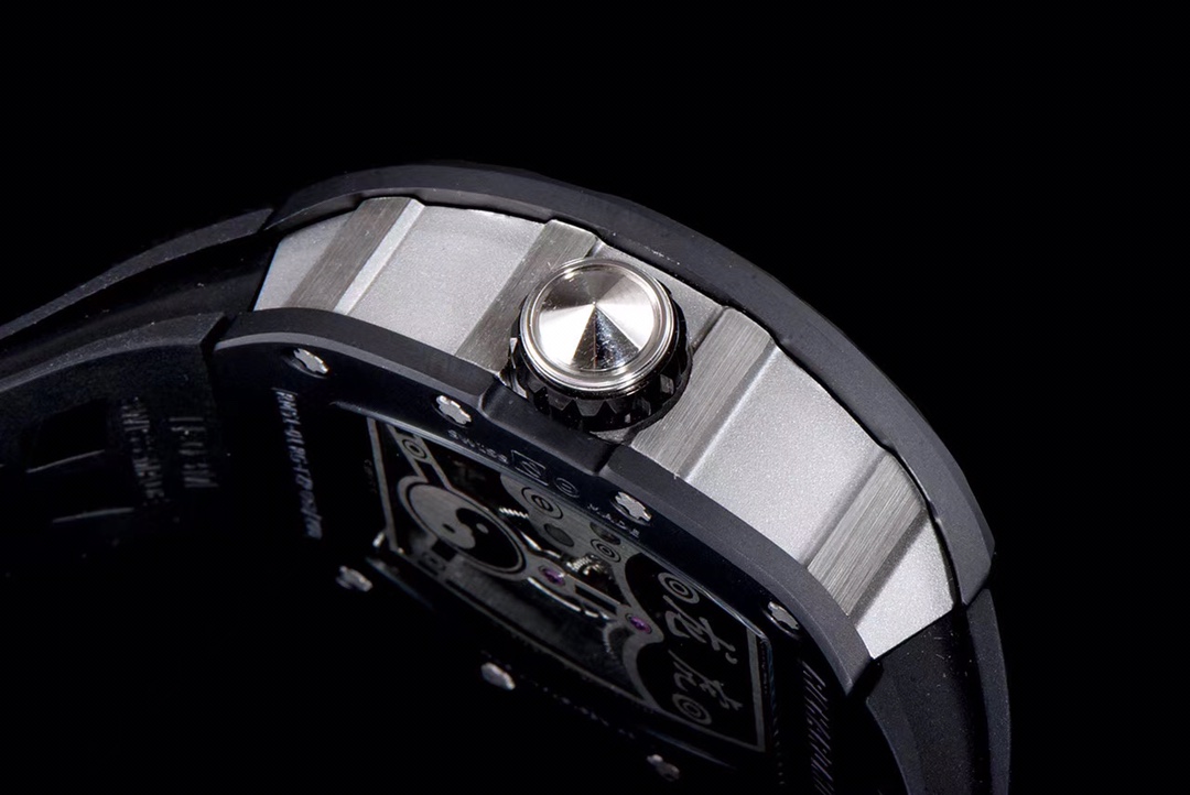 Richard Miller RM 057 NTPT Carbon Fiber Black Rubber Strap