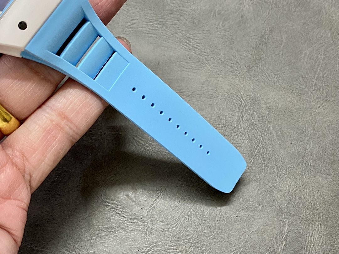 Richard Miller RM 055 RMUL2 NTPT Carbon Fiber Blue Rubber Strap