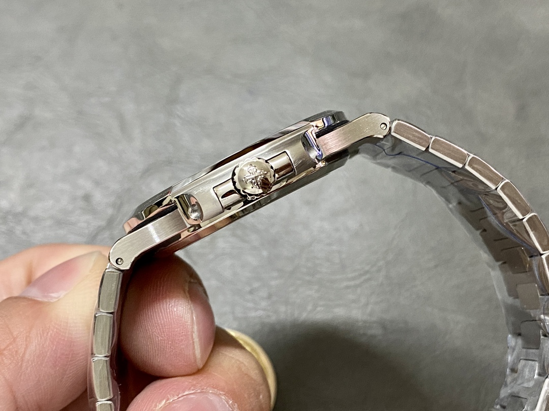 Replica Patek Philippe Nautilus 5711 1A Black Dial 40mm Mens Watch