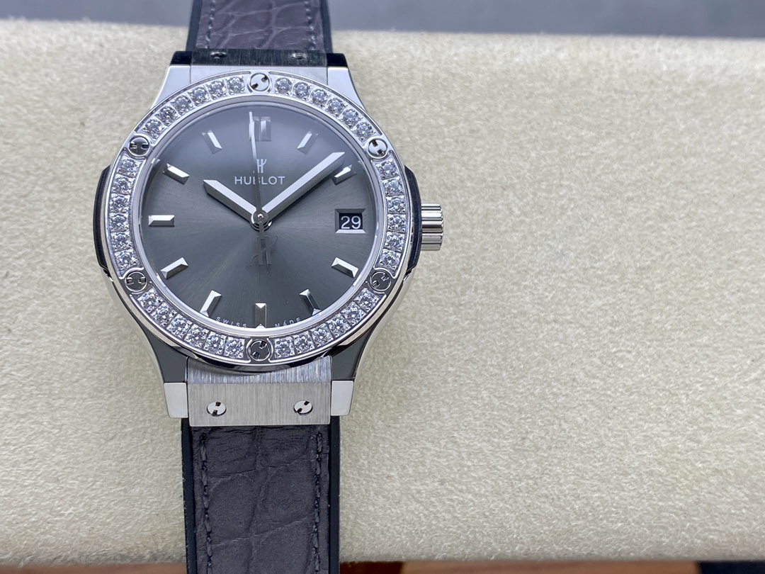 Hublot Classic Fusion 581.NX.7071.LR.1104 33mm Grey Lady Replica Watch