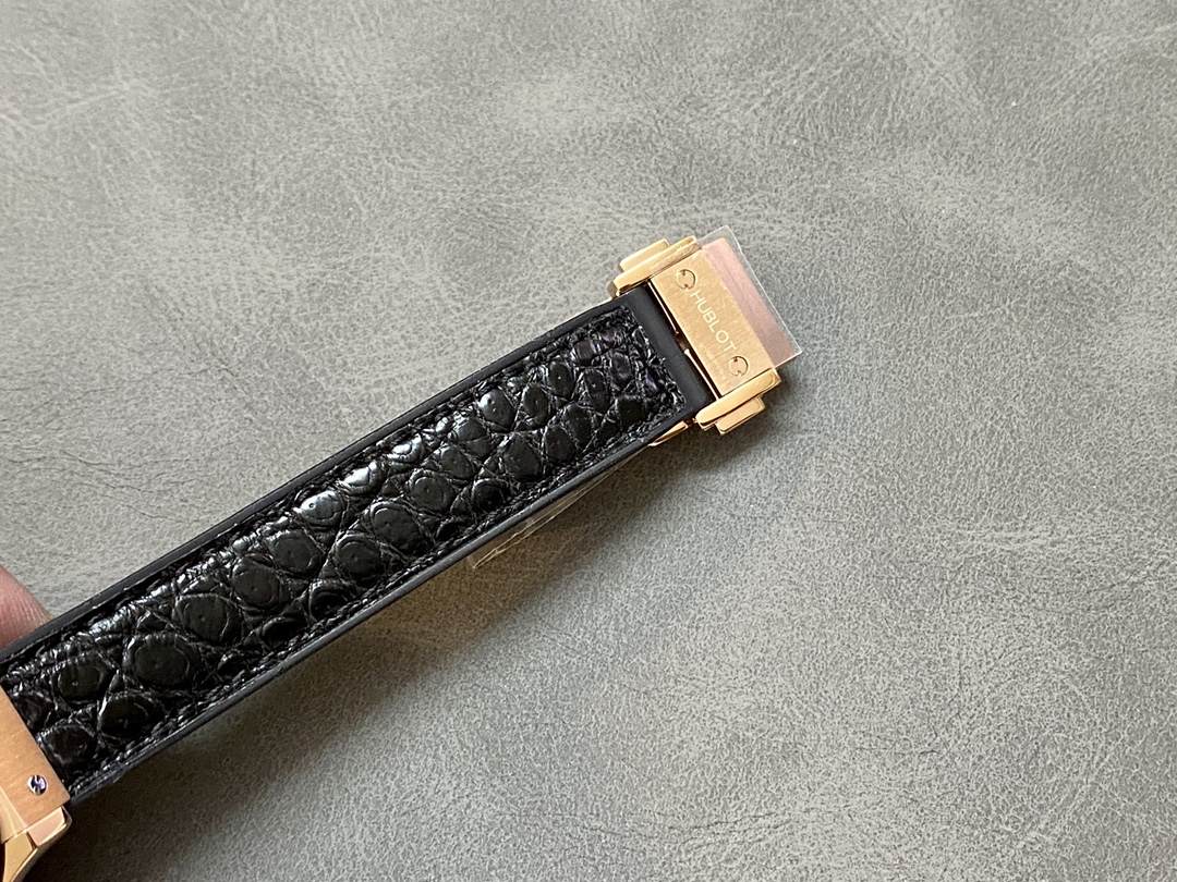 Hublot Classic Fusion 581.OX.1480.RX.1704 33mm Ladies Replica Watch