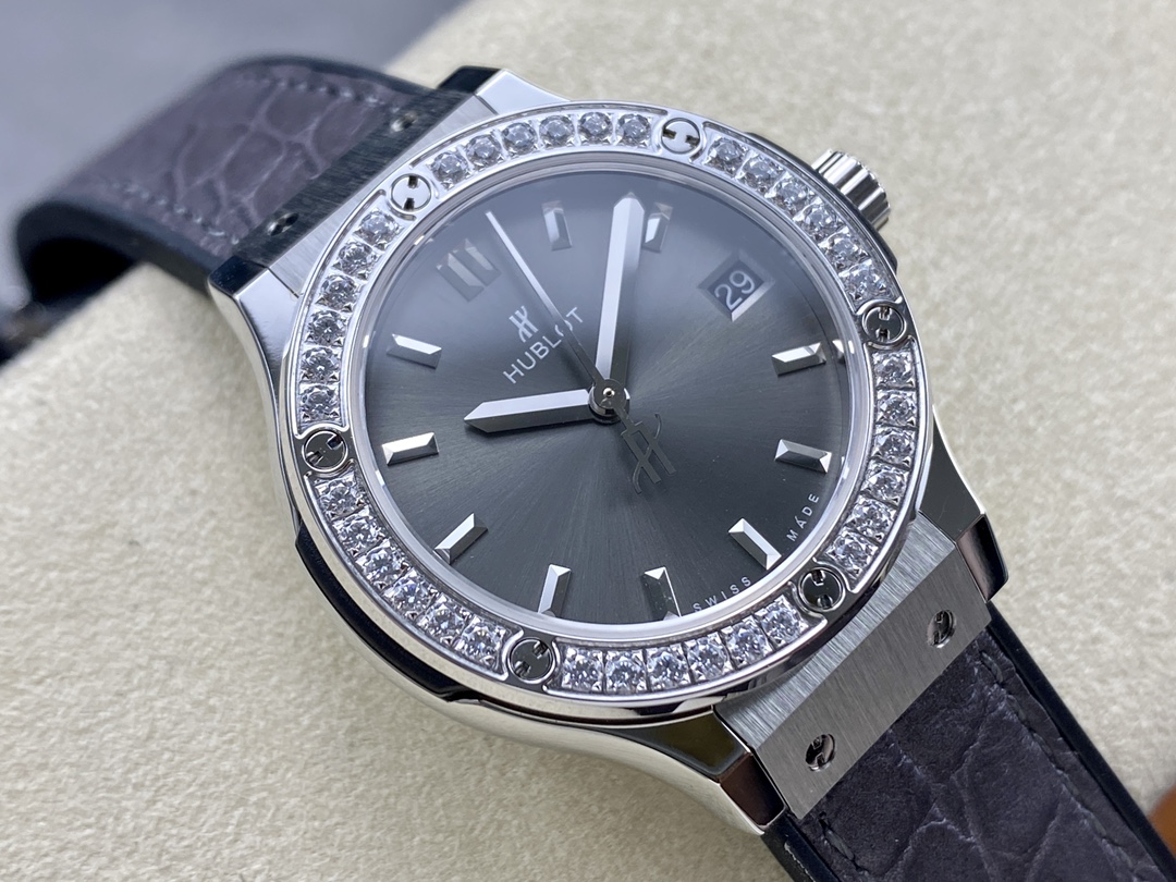 Hublot Classic Fusion 581.NX.7071.LR.1104 33mm Grey Lady Replica Watch